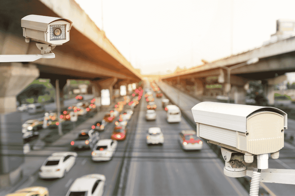 Demo mahasiswa bikin macet Surabaya, Dishub sediakan akses CCTV online 24 jam untuk pantau kondisi lalu lintas secara real time.