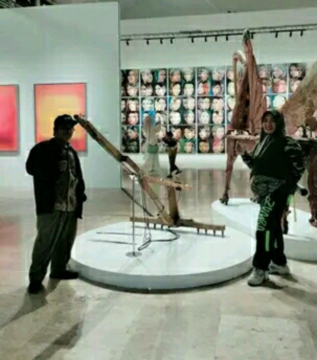 Salah satu karya yang dipamerkan dalam ArtSub 2025 di Balai Pemuda Surabaya. (*)