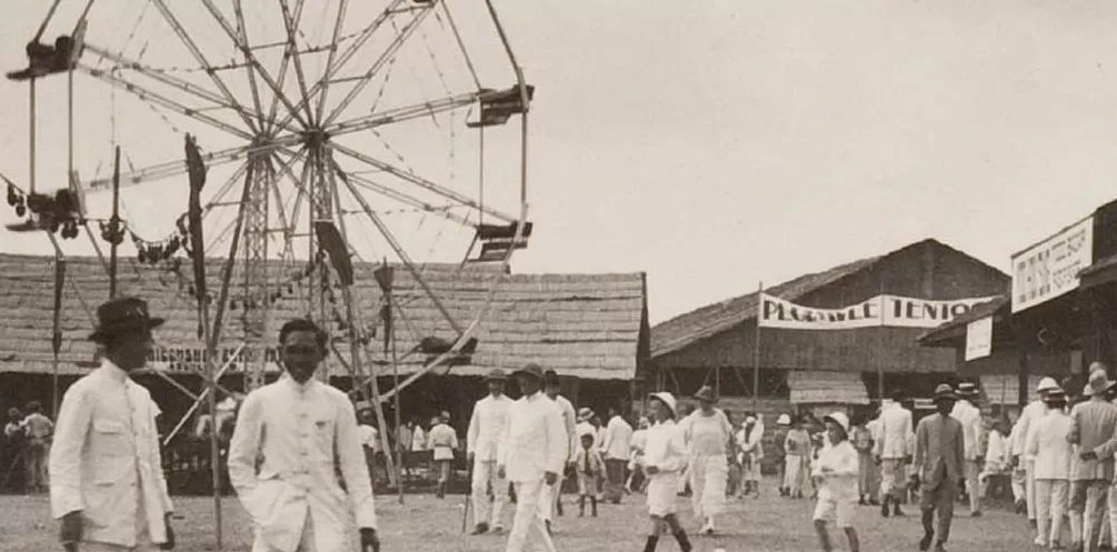 MERIAH: Pasar malam tahunan, Jaarmarkt yang pada masa kolonial selalu digelar di lokasi THR saat ini.  KITLV)