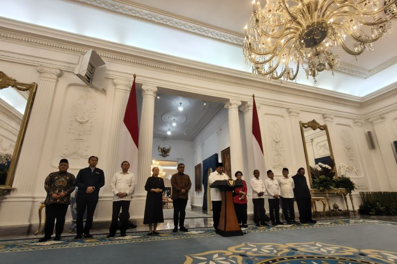 Presiden RI Prabowo Subianto didampingi delapan ketua umum partai politik di parlemen hingga ketua DPR RI dan Ketua MPR menyampaikan pernyataan bersama terkait situasi demonstrasi.