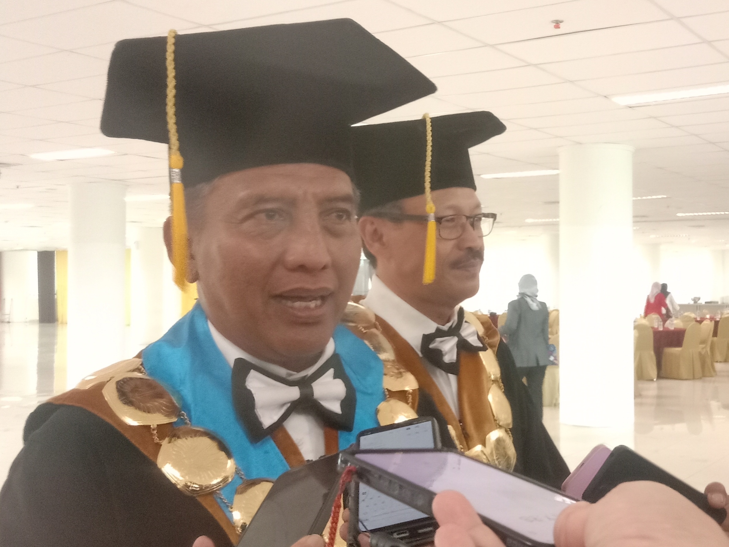 Rektor Unesa Prof Nurhasan (RAHMAT SUDRAJAT/RADAR SURABAYA)