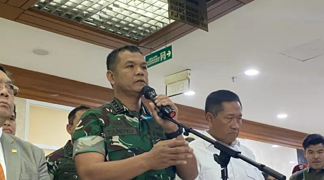 Jenderal Tandyo Budi Revita tegaskan, TNI dan Polri solid. Tidak ada rencana ambil alih kekuasaan atau terapkan darurat militer.