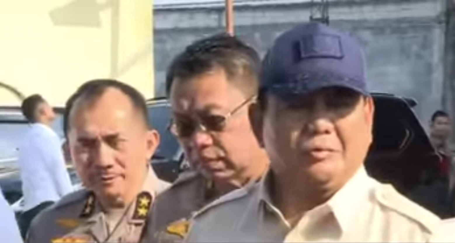 TEGAS: Presiden Prabowo saat berada di RS Polri Kramat Jati Jakarta usai menjenguk anggota yang terluka karena demo. (IST/RADAR SURABAYA)