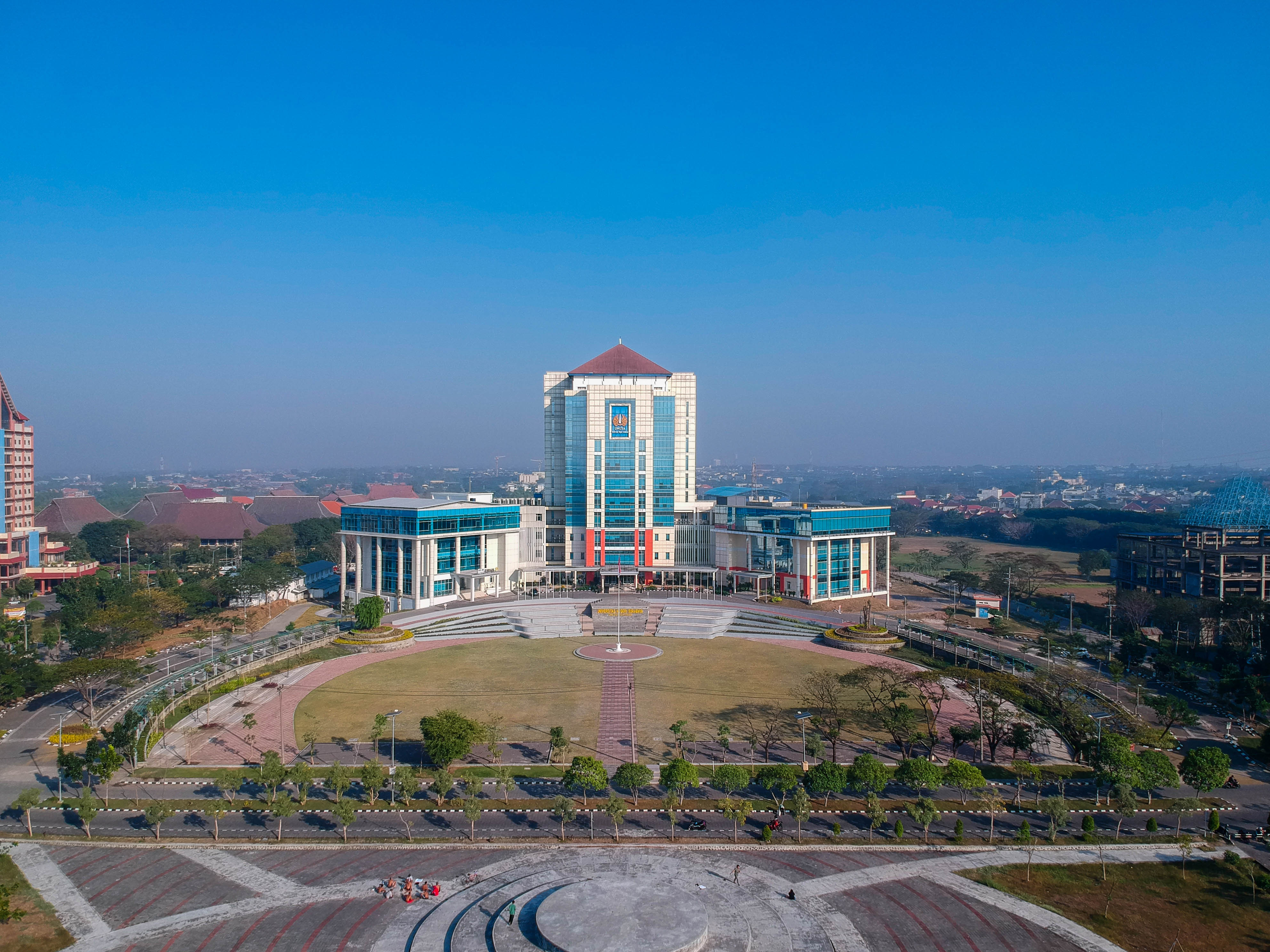 Universitas Negeri Surabaya (Unesa) terapkan perkuliahan hybrid sampai tanggal 4 September.