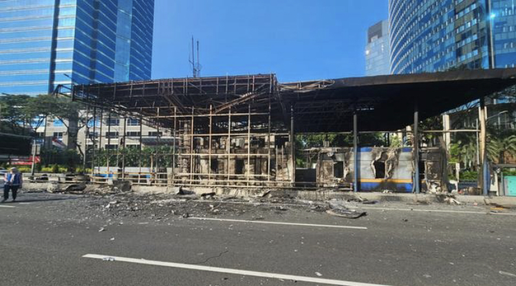Kerusakan fasilitas umum pasca demo di Surabaya. Jawa Timur tercatat sebagai wilayah dengan kerugian infrastruktur terbesar.