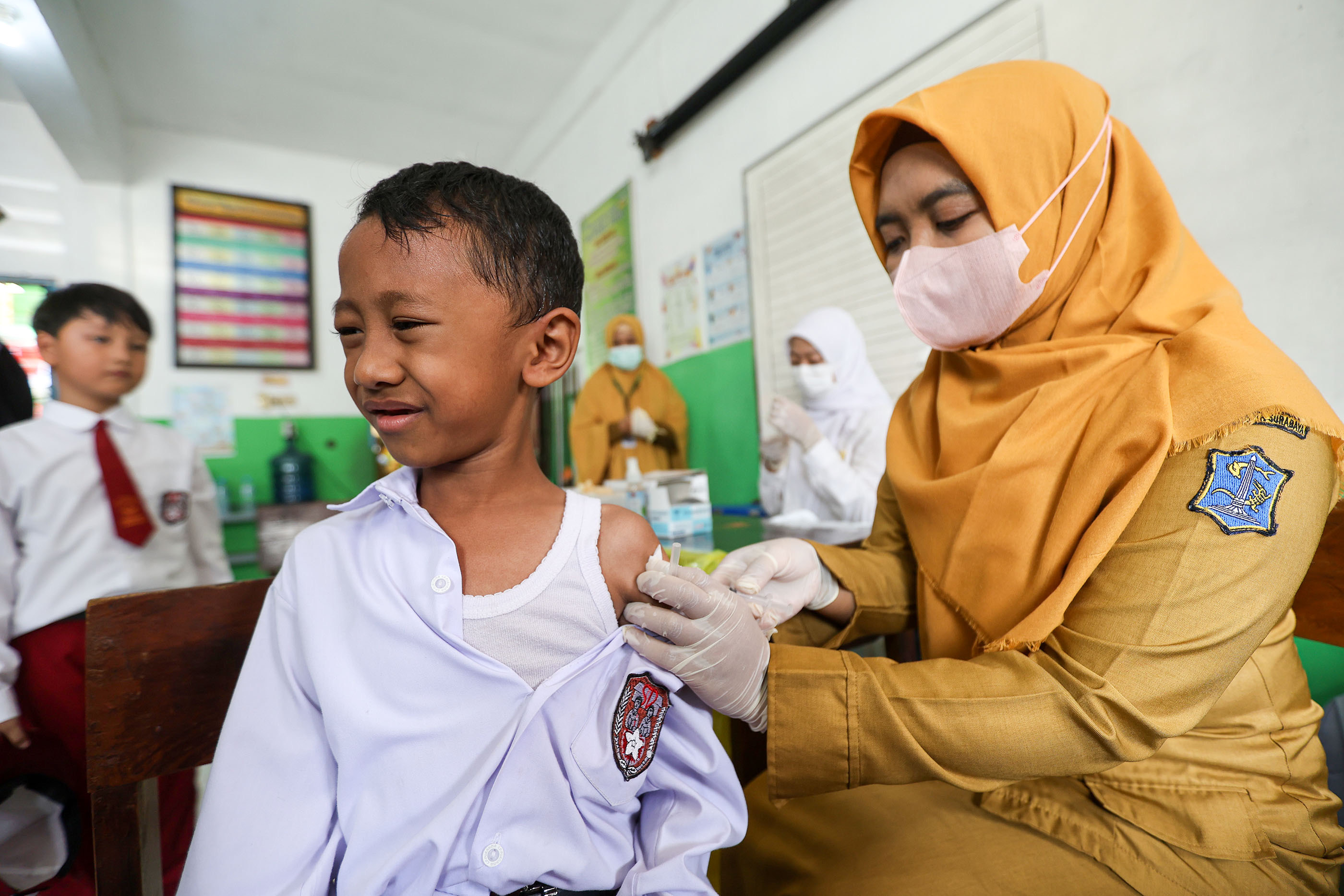 Pelaksanaan imunisasi campak di Surabaya. (IST)