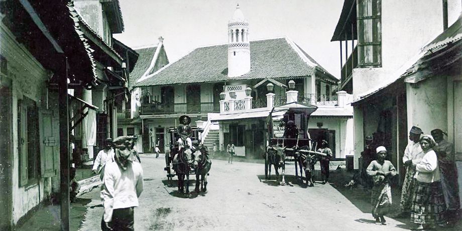 SIBUK: Suasana di Kawasan Kampung Arab Ampel Surabaya di sekitar tahun 1880.