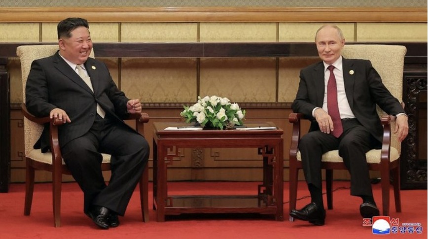 Pertemuan Kim Jong Un dengan Vladimir Putin di Tiongkok.
