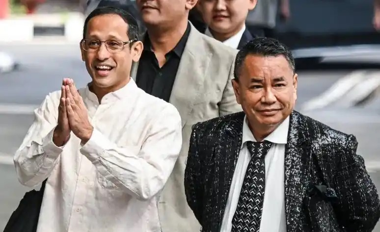 Mantan Mendikbudristek Nadiem Makarim saat diperiksa Kejagung. Ia ditetapkan sebagai tersangka kasus korupsi pengadaan laptop Chromebook.