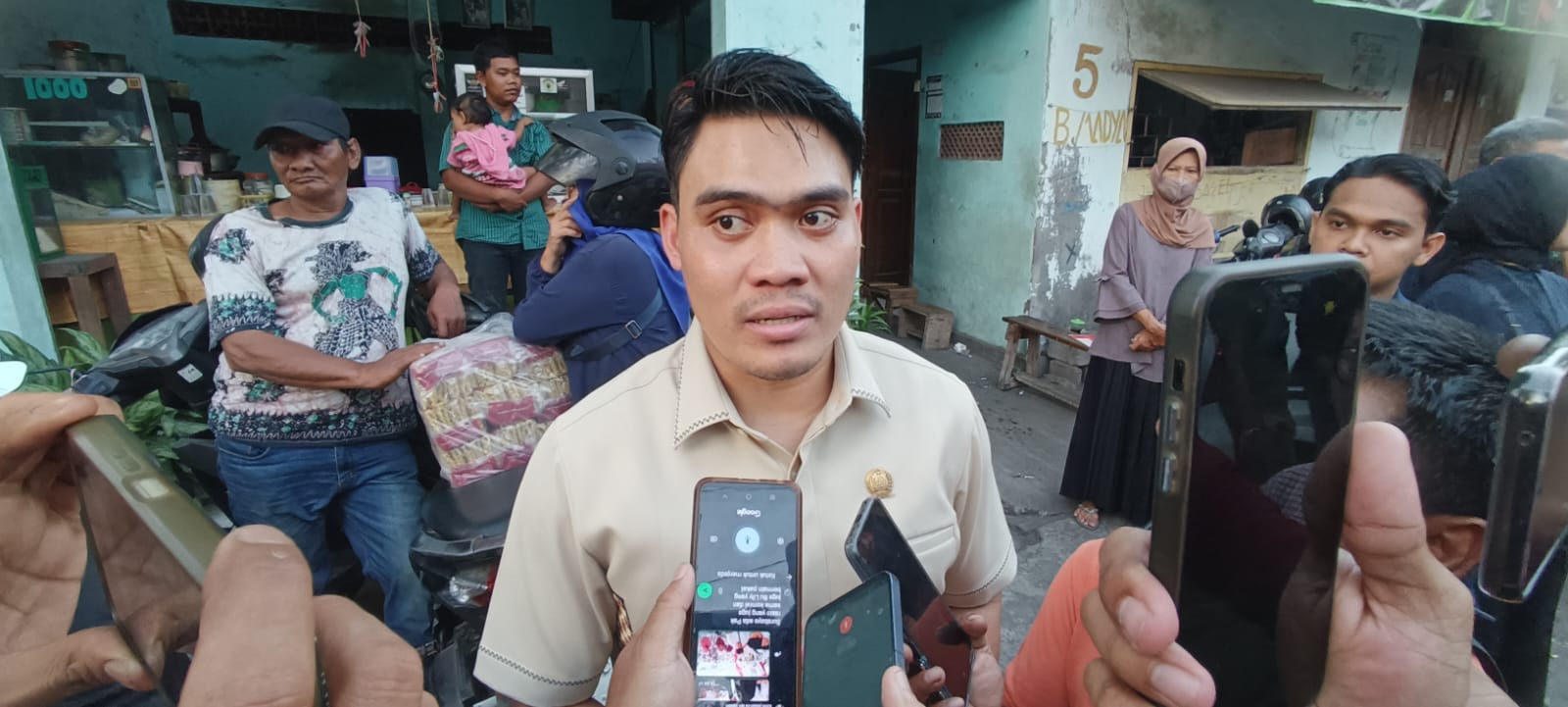 PERHATIAN: Anggota Komisi E DPRD Provinsi Jatim Cahyo Harjo Prakoso memastikan Gubernur Jatim sudah membuat langkah untuk atasi kelangkaan Beras. (IST/RADAR SURABAYA)