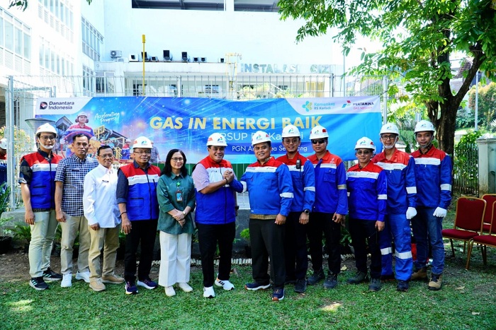 KERJA SAMA: Pengaliran gas pertama dilakukan oleh Area Head PGN Semarang, Sugianto Eko Cahyono bersama Direktur Utama RSUP Dr. Kariadi Semarang, dr. Agus Akhmadi,M.Kes, pada Rabu 3 September 2025.  &nbsp;