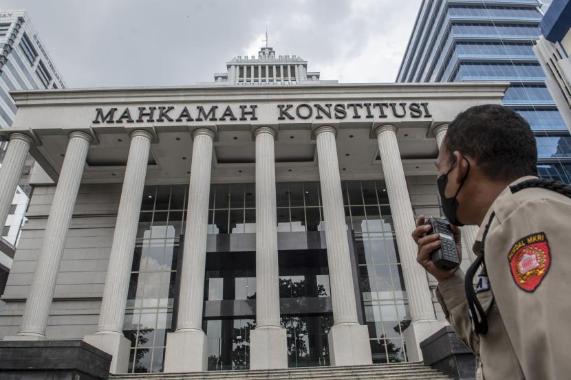 Advokat Hanter Oriko Siregar ajukan uji materi ke MK soal syarat pendidikan calon pemimpin, minta minimal S1 gantikan aturan ijazah SMA.