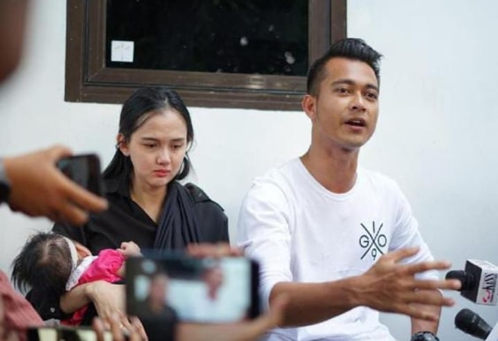 Gugatan cerai dilayangkan istri aktor Eza Gionino.