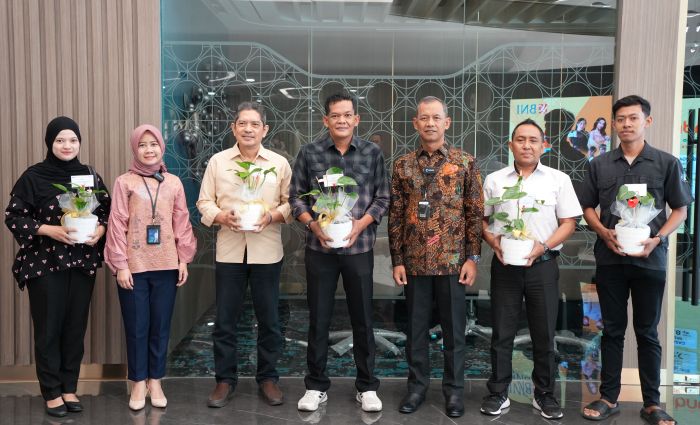 KEBERLANJUTAN LINGKUNGAN: BNI menguatkan pesan keberlanjutan melalui Program BUMI (BNI UMKM Ramah Lingkungan) di Hari Pelanggan Nasional.