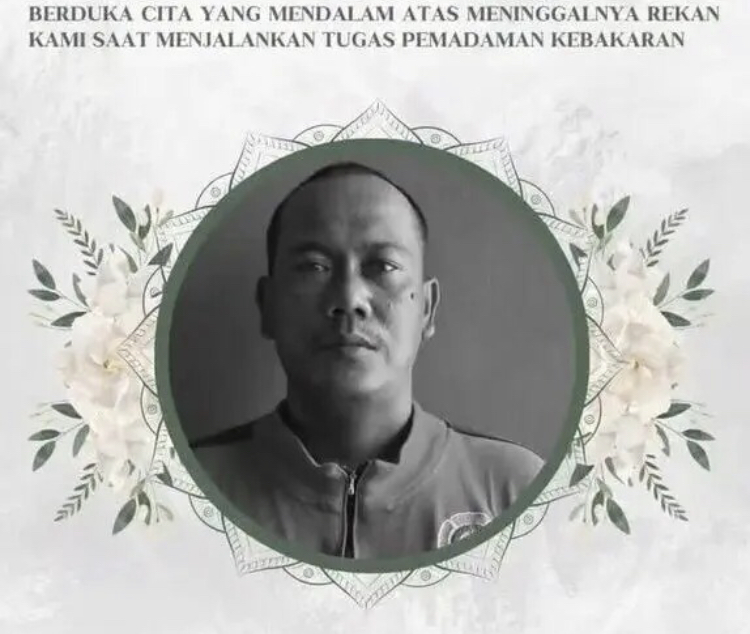 Komandan Regu II DPKP Surabaya, Edi, gugur saat bertugas memadamkan kebakaran di Benowo.
