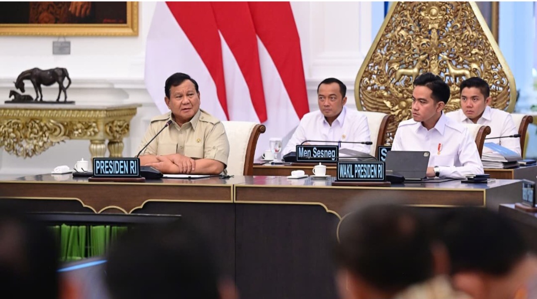 Presiden Prabowo Subianto memimpin rapat terbatas (ratas) dengan sejumlah Menteri Kabinet Merah Putih di Istana Merdeka, Jakarta, Kamis, 4 September 2025. Foto: BPMI Setpres/Muchlis Jr