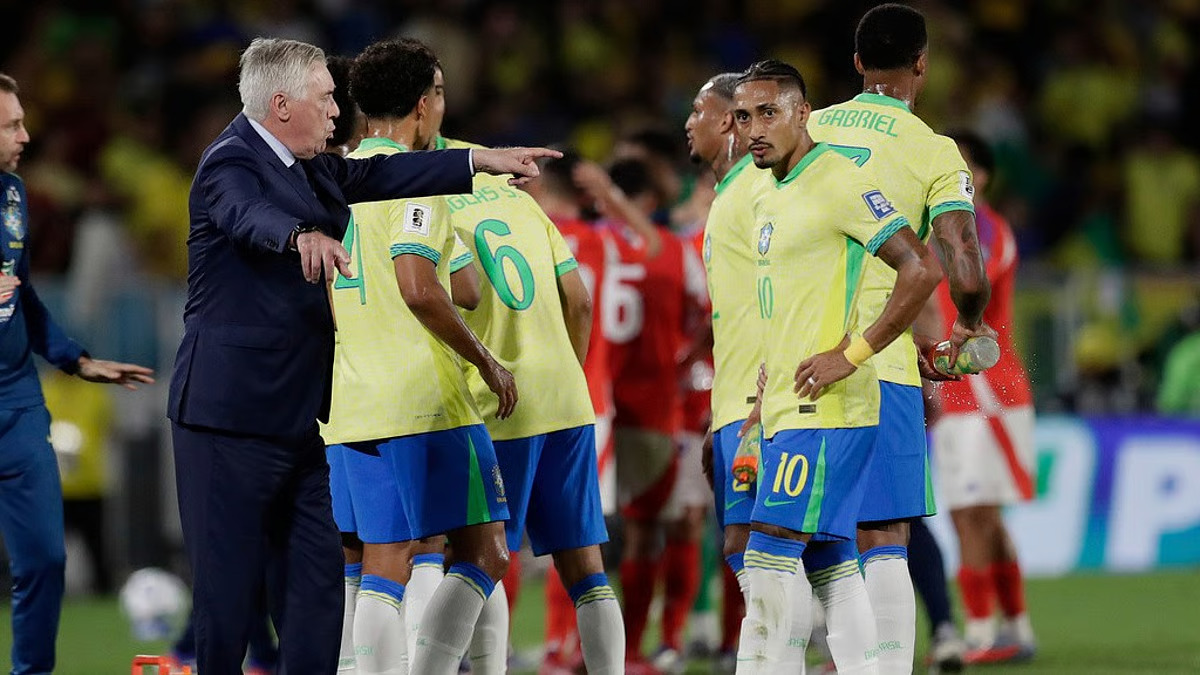 Lucas Paqueta (20) cetak brace saat Brasil menang 3-0 atas Chile.