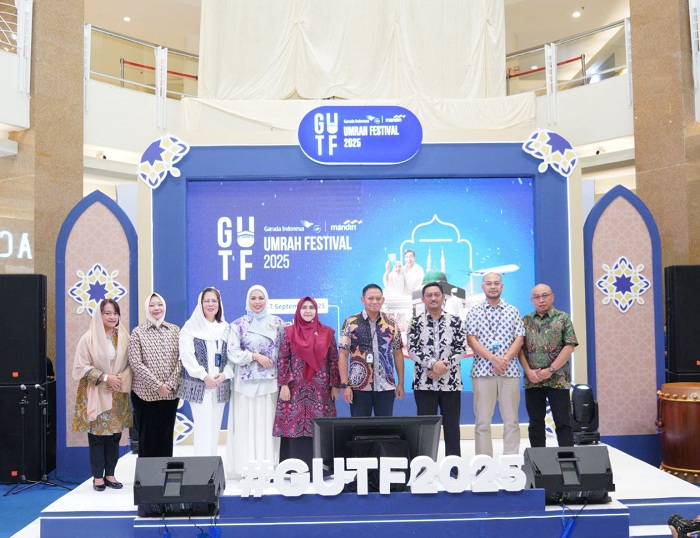 KOMITMEN: Garuda Indonesia Umrah Festival di Royal Plaza secara resmi dibuka oleh perwakilan Garuda Indonesia, I Wayan Gilang Aditya Subawa, Deputy Umrah, Hajj & Charter Garuda Indonesia, Jumat (5/9).