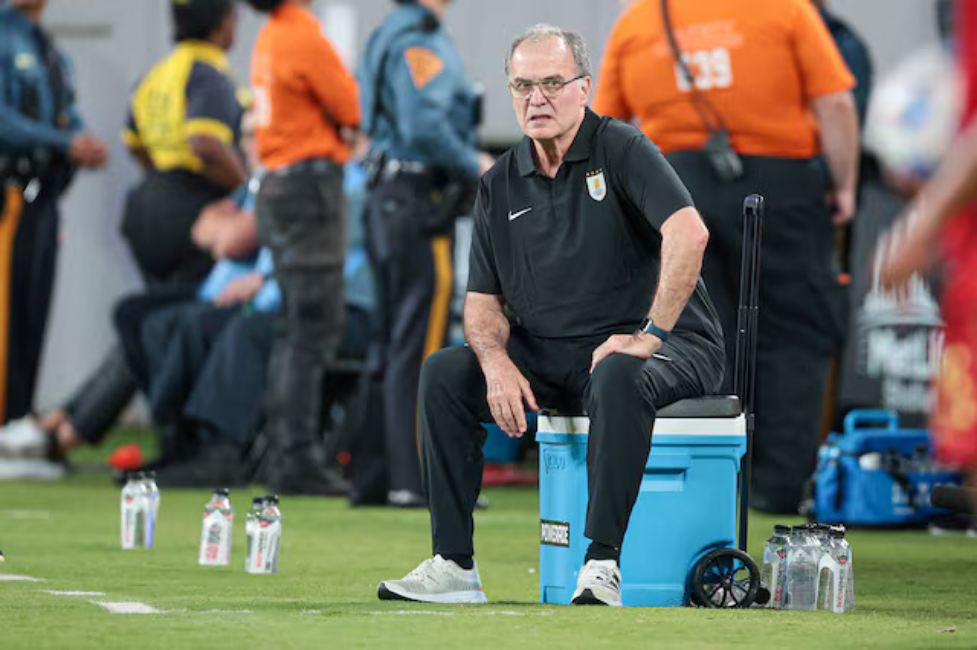 Marcelo Bielsa membuat rekor baru menjadi pelatih yang membawa tiga negara berbeda di Piala Dunia.