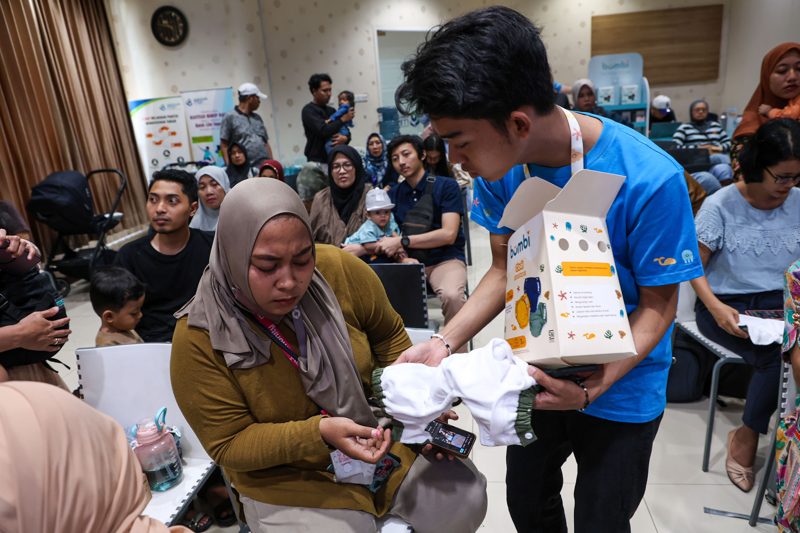 Sosialisasi popok kain sebagai pengganti popok sekali pakai di Surabaya. (IST)