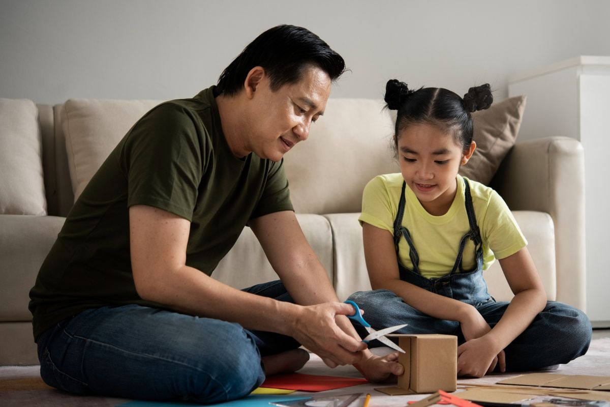 Figur ayah berperan penting dalam pembentukan kesehatan emosional anak sejak dini. Ketidakhadiran bisa tinggalkan luka psikologis mendalam.