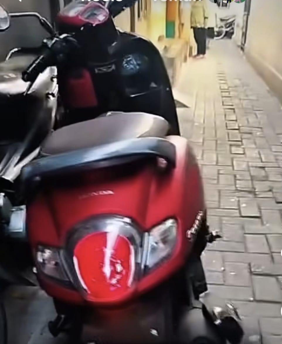 GAGAL: Sepeda motor yang ditemukan warga Bogen, Tambaksari, Surabaya, ternyata milik warga Kenjeran yang hilang sehari sebelumnya.(IST/RADAR SURABAYA)