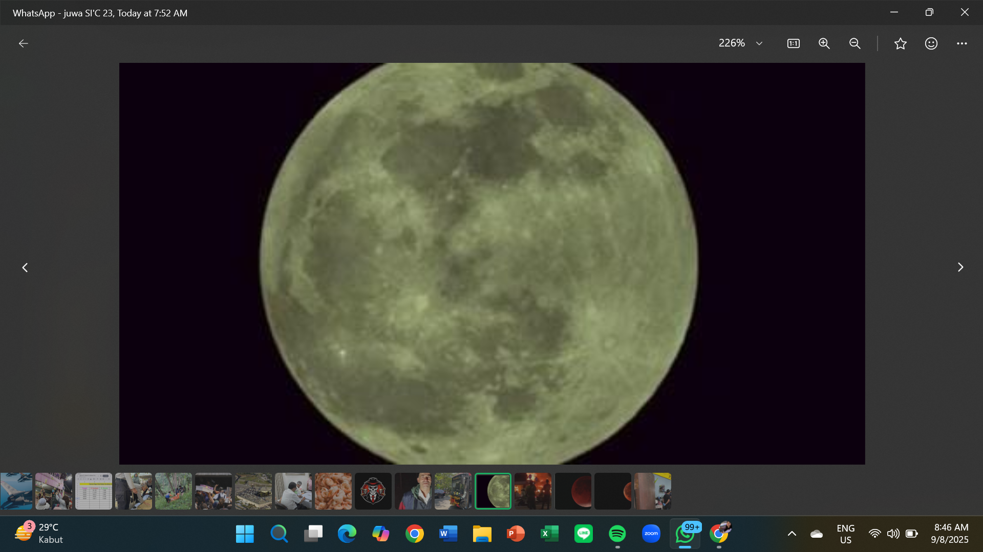 Gerhana bulan total di Aceh terhalang cuaca mendung, warga hanya sempat melihat fase sebagian sebelum langit kembali tertutup awan.