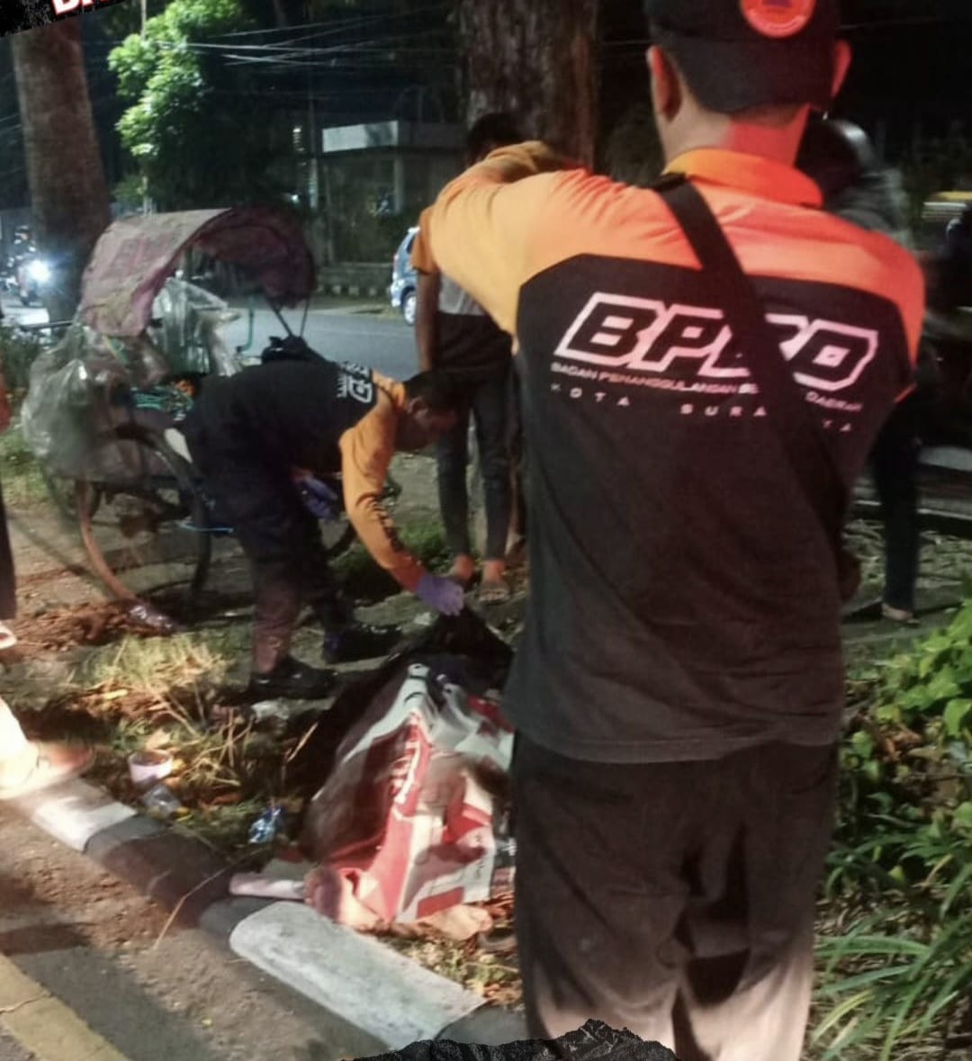 NAHAS : Tukang becak P ditemukan meninggal dunia di Jalan Arjuno, Surabaya, Minggu (7/9) malam. (IST/RADAR SURABAYA)