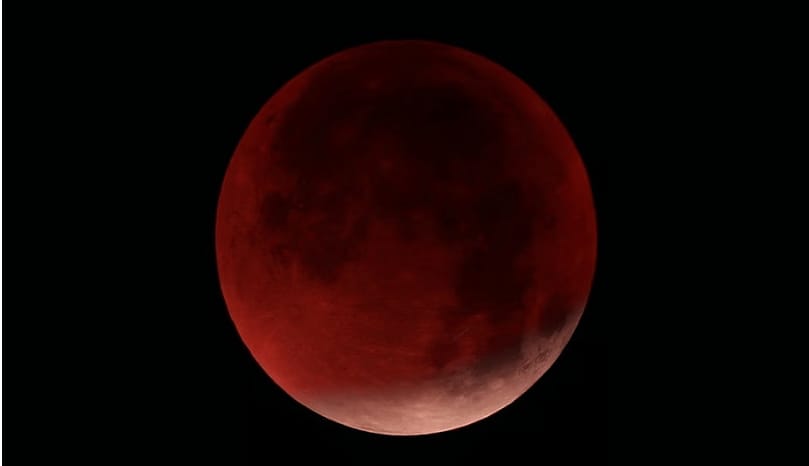 Fenomena corn moon dan gerhana bulan total berpotensi picu banjir rob di pesisir NTB, BMKG imbau warga Lombok dan Bima waspada.