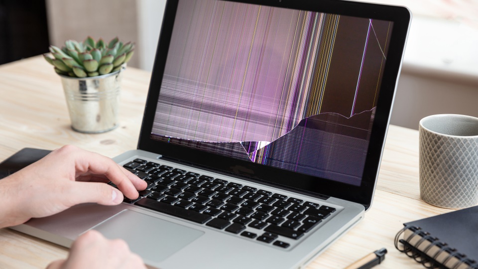 Tips menjaga laptop tetap awet. hindari 6 kebiasaan sepele yang bisa memperpendek usia perangkat dan menurunkan performa.