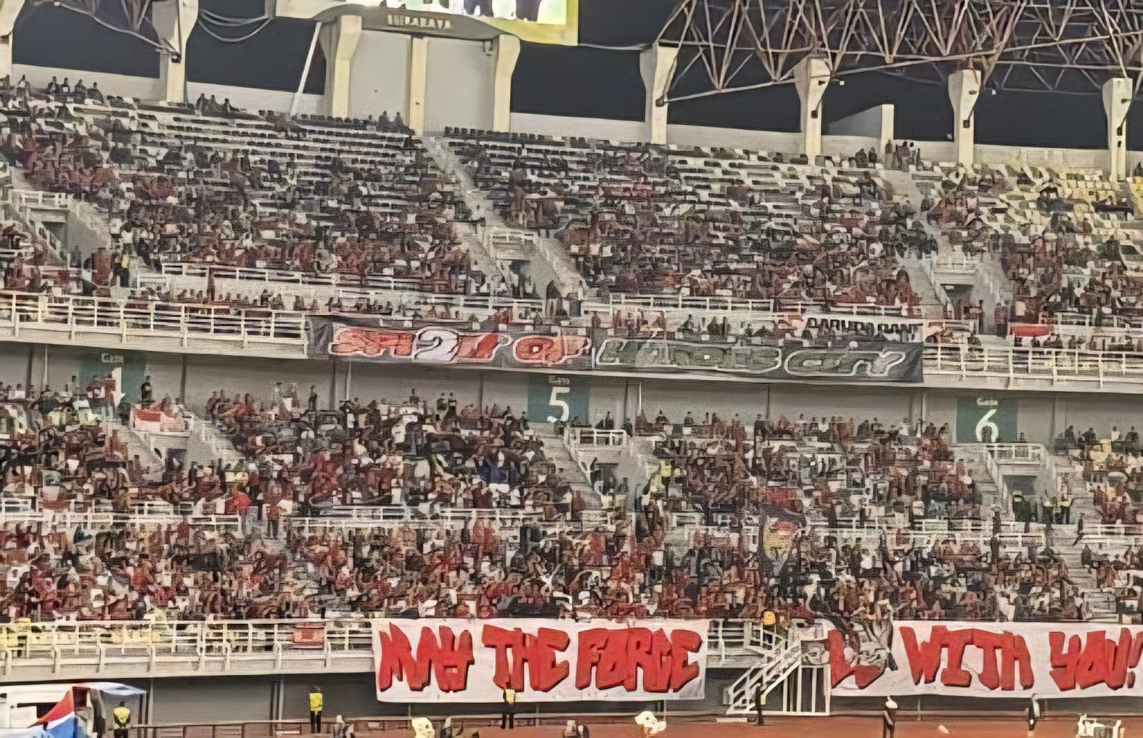 Suporter Ultras Garuda, Djalu Ariel Fristianto asal Lamongan, wafat usai alami sesak napas seusai laga Indonesia vs Lebanon di GBT.