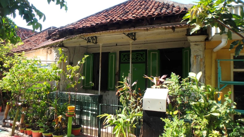 HIJAU: Rumah R. Sumomiharjo, mantri kesehatan di Kampung Lawas Maspati Surabaya di era Kolonial.