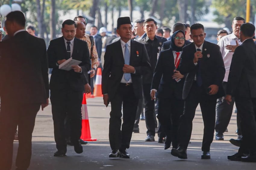 Nizar Ali hadir di Gedung KPK untuk diperiksa sebagai saksi kasus dugaan korupsi kuota haji 2024 yang menimbulkan kerugian negara triliunan rupiah.