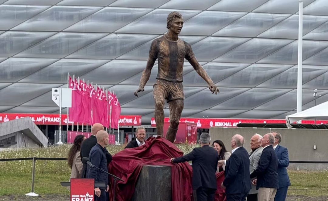 Peresmian patung Sang Kaisar, Franz Beckenbauer.