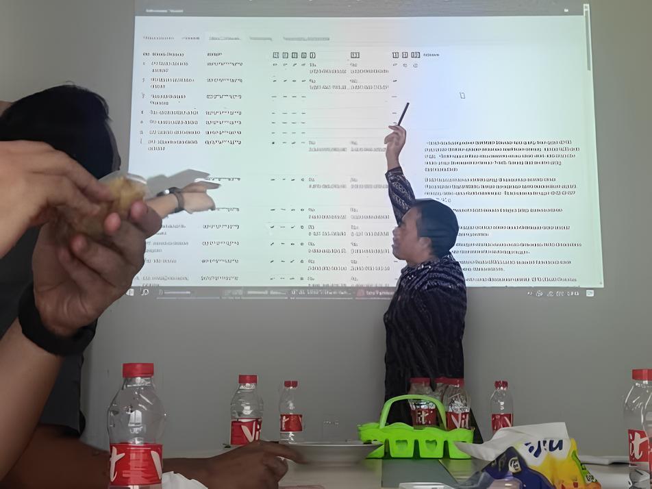Seorang pejabat PBJ Brebes menggebrak meja saat audiensi
