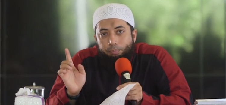 Ustaz Khalid Basalamah mengembalikan dana ke KPK terkait kasus dugaan korupsi kuota haji.