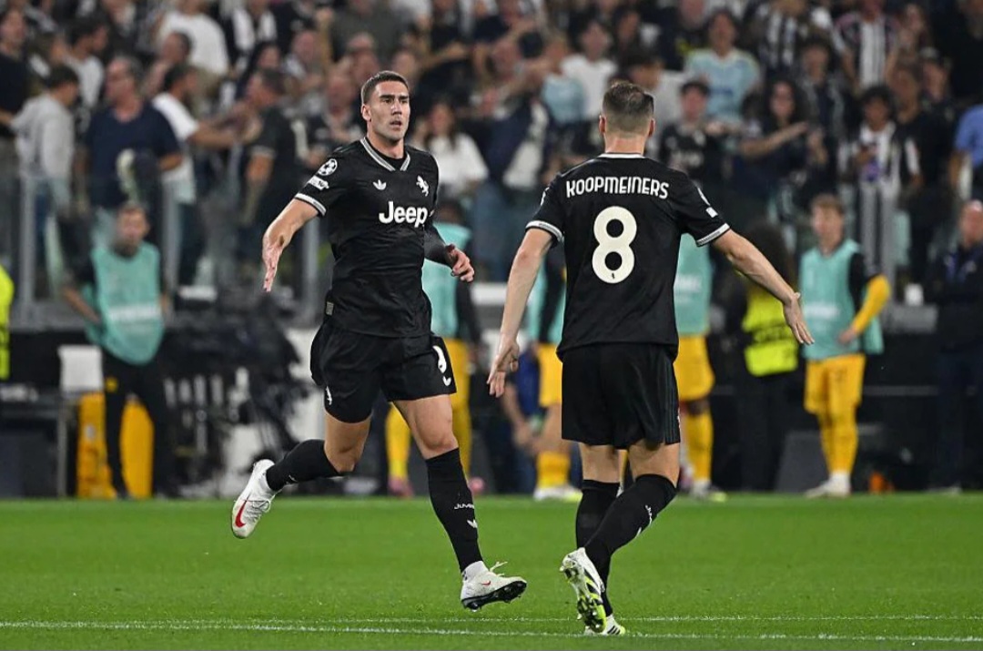 Dusan Vlahovic cetak brace saat Juventus vs Borussia Dortmund yang berakhir 4-4.