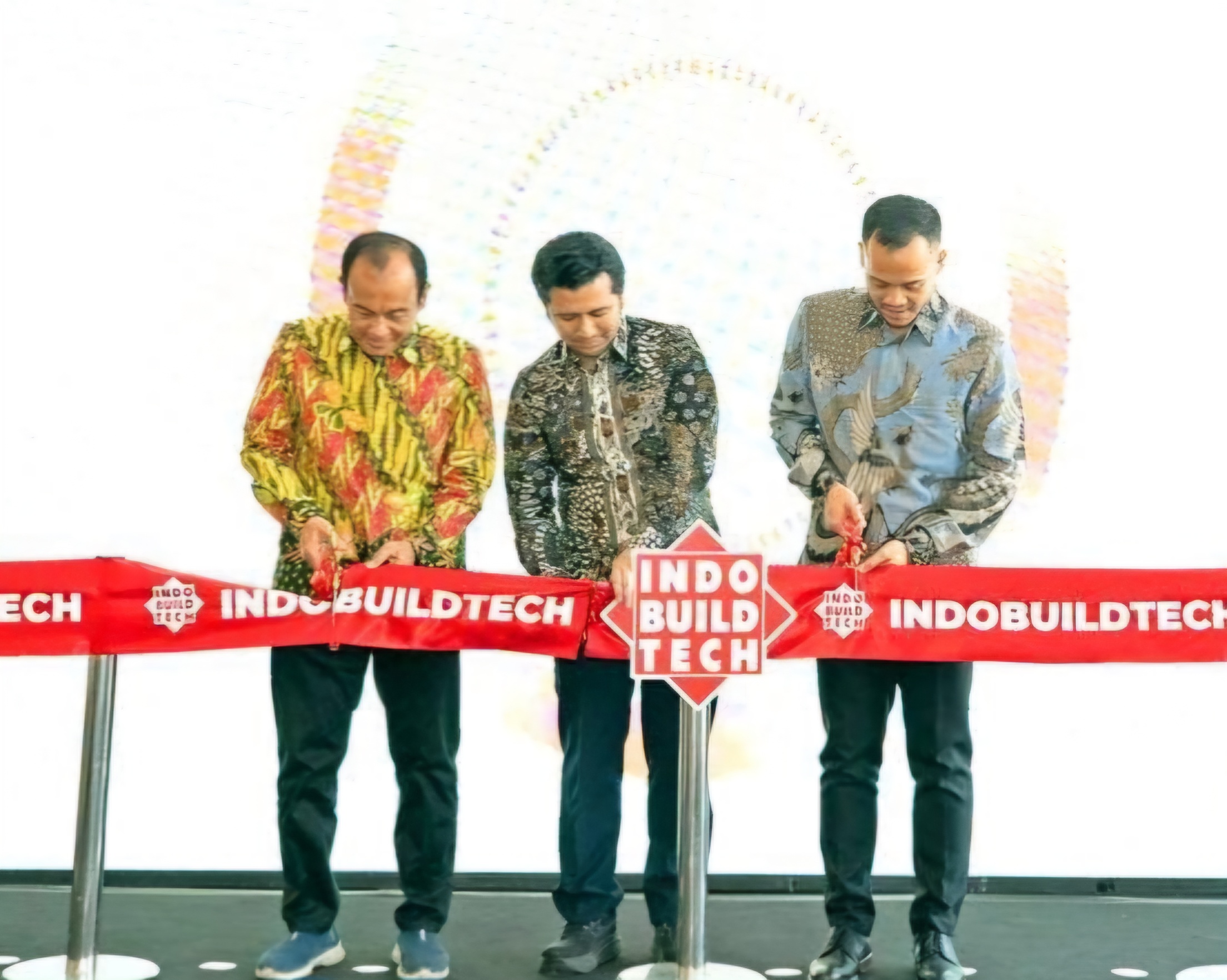 RESMI DIBUKA: IndoBuildTech Expo Surabaya 2025 menjadi panggung strategis untuk mendorong percepatan pembangunan infrastruktur dan properti, di Jawa Timur dan nasional. (IST/RADAR SURABAYA)