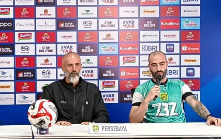 Pelatih Eduardo Perez dan Milos Raickovic saat jumpa pers pra pertandingan.