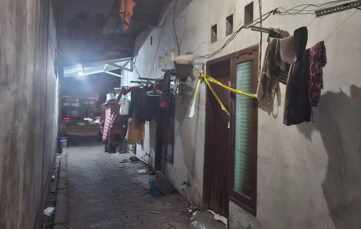 Rumah kos yang jadi tempat kejadian mutilasi di Lidah Wetan Surabaya. (MAHRUS/RADAR SURABAYA)