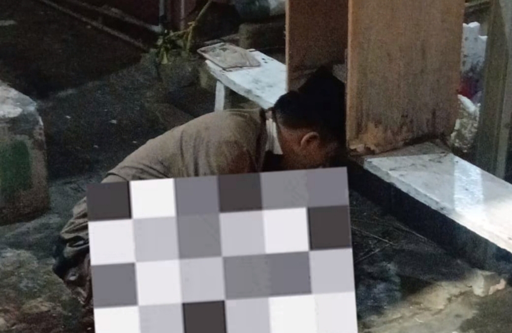 SELAMAT: Korban ST saat meminta pertolongan warga usai menjadi korban pembacokan di pinggir Sungai Kalimas, Jalan Gemblongan, Surabaya. (IST/RADAR SURABAYA)