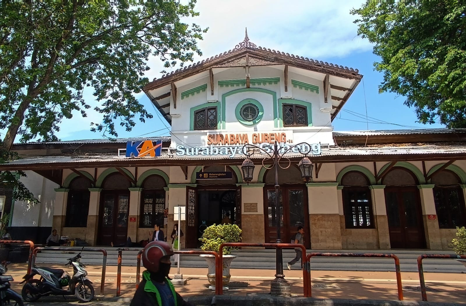 KLASIK: Wajah Stasiun Gubeng lama di Jalan Stasiun Gubeng Surabaya.