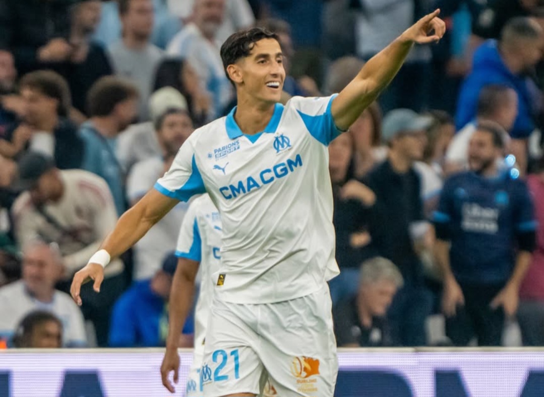 Nayef Aguerd jadi bintang kemenangan Olympique Marseille atas Paris Saint-Germain.