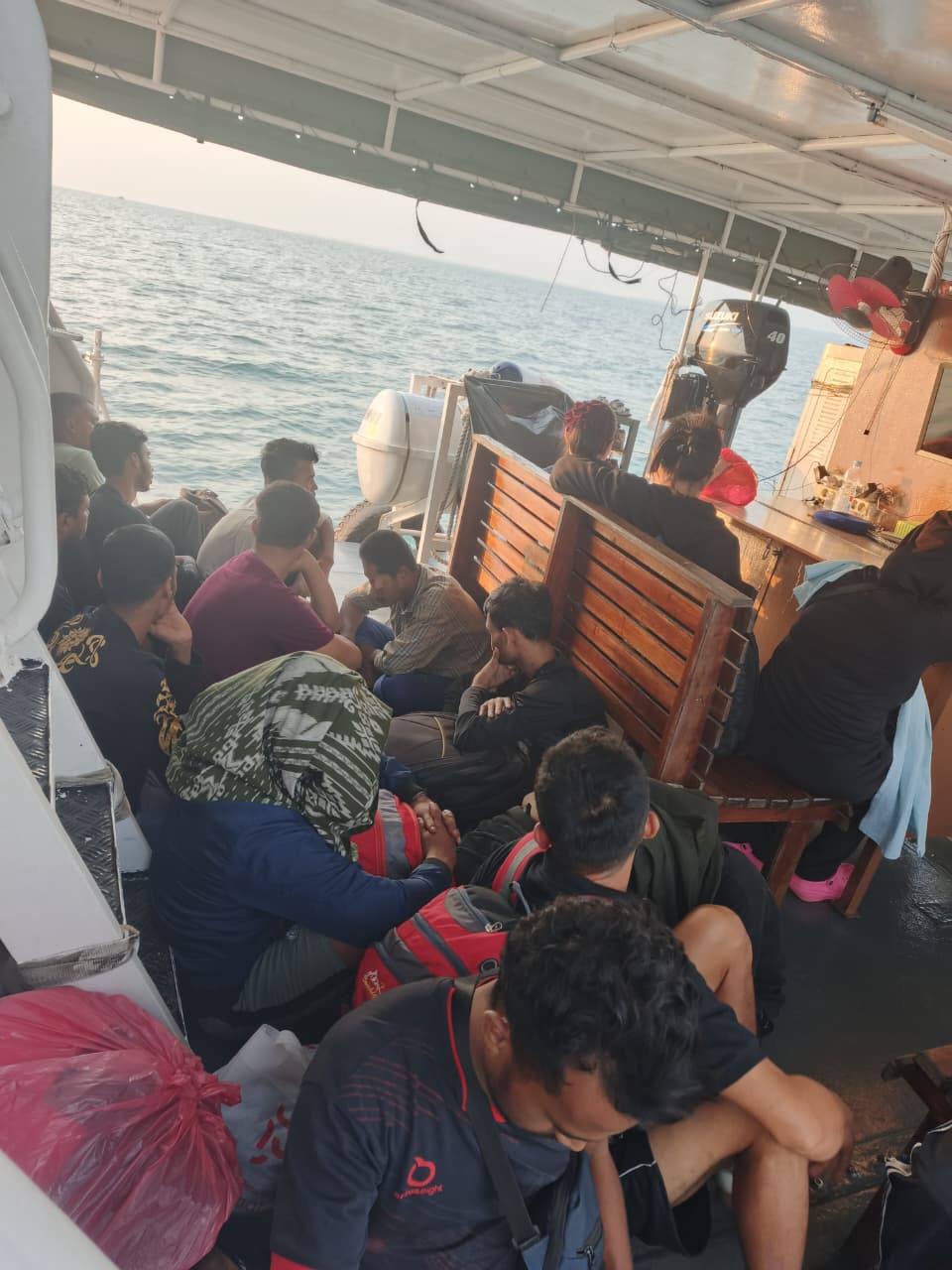 BERHASIL: Patroli Air Ditpolair Korpolairud Baharkam Polri menggagalkan penyelundupan 29 PMI ilegal ke Malaysia di Tanjung Balai, SumateraUtara. (IST/RADAR SURABAYA)