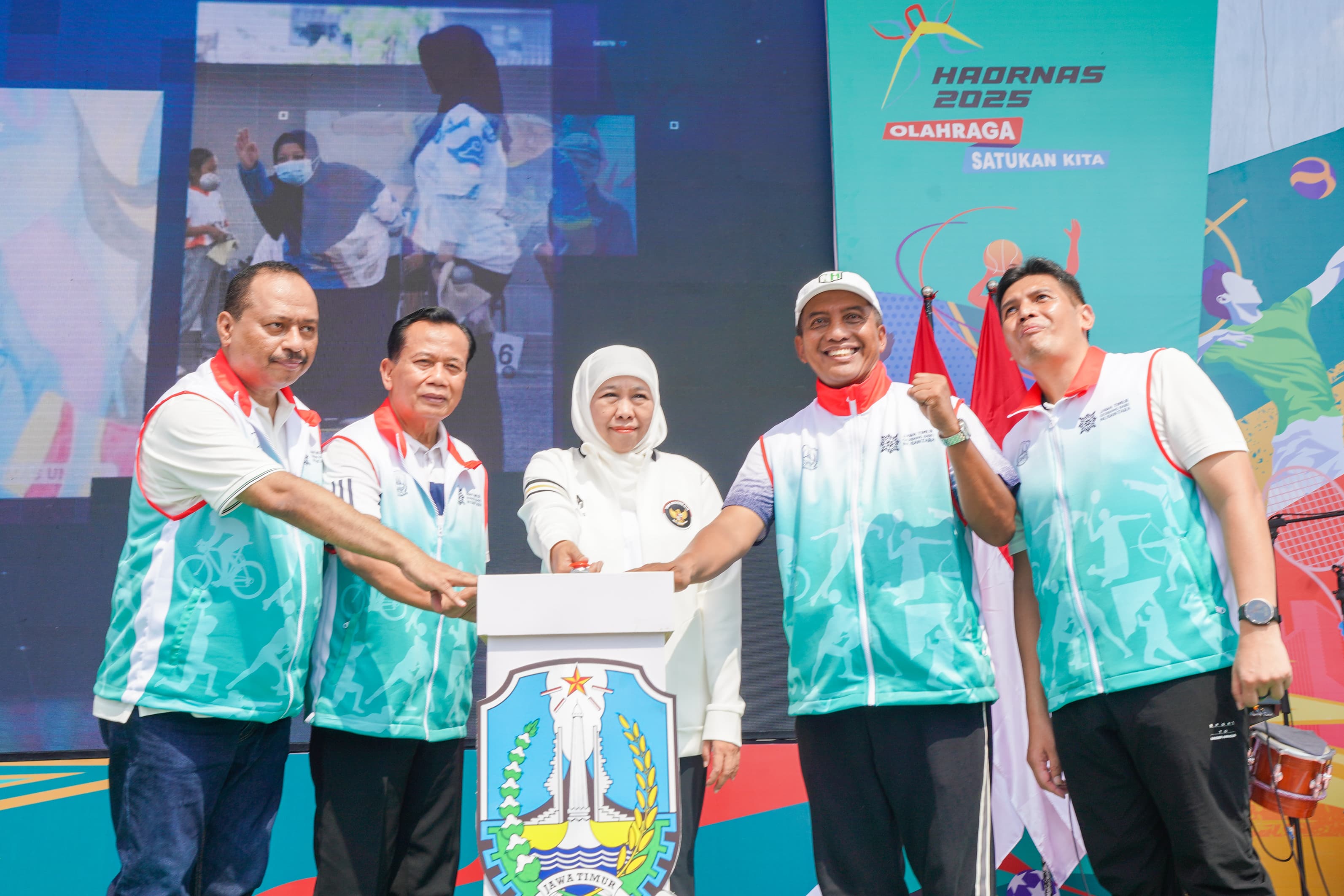 Gubernur Khofifah Indar Parawansa saat memperingati Haornas tingkat Jatim di Unesa.