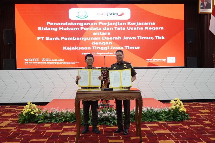 KERJA SAMA: Bank Jatim dan Kejati Jatim teken MoU bidang hukum perdata dan tata usaha negara, Senin (22/9/2025).