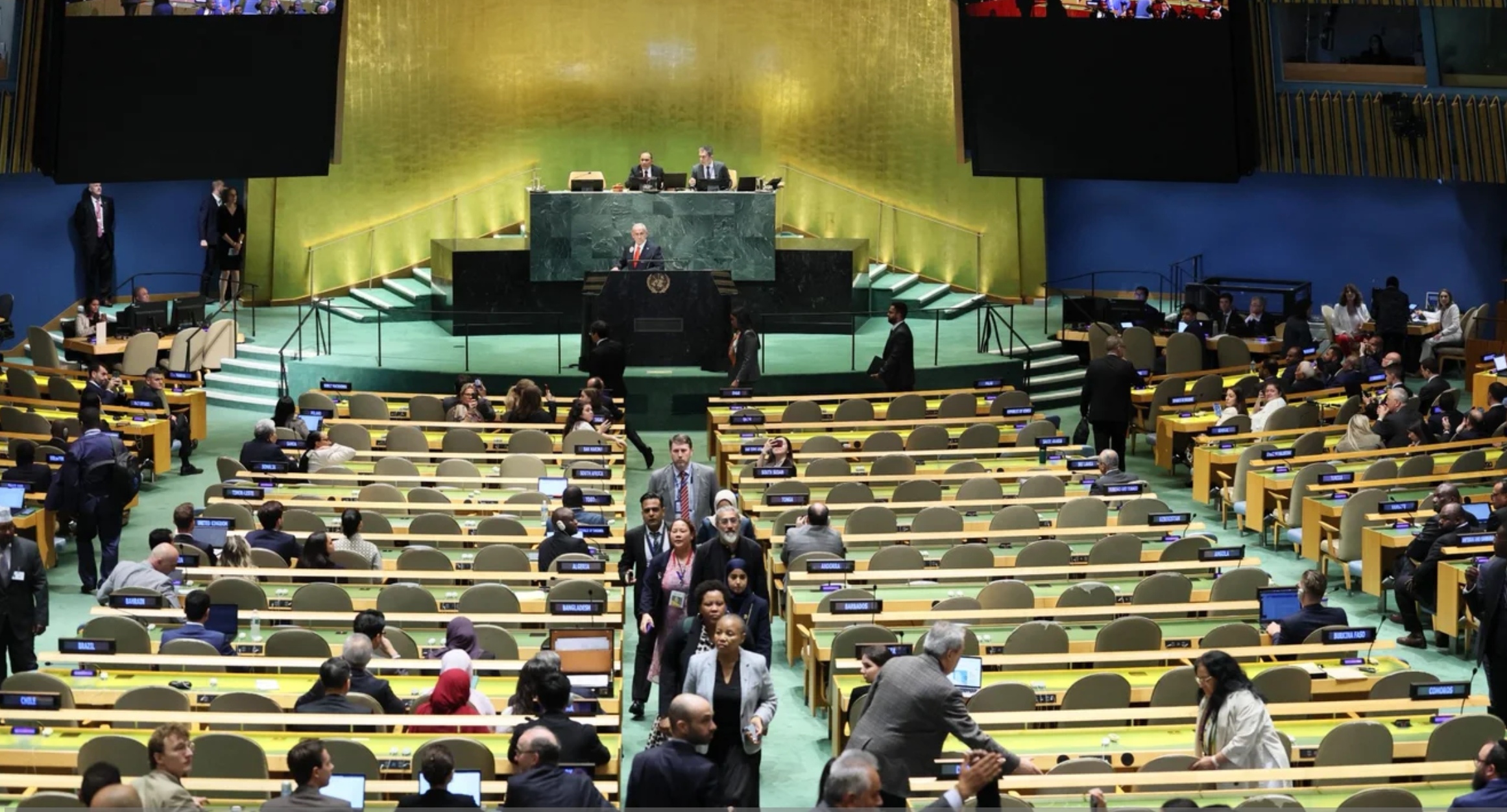 Saat Perdana Menteri Israel Benjamin Netanyahu berpidato di Sidang Majelis Umum PBB di New York ratusan diplomat walk out dan kursi tampak kosong, Jumat (26/9).