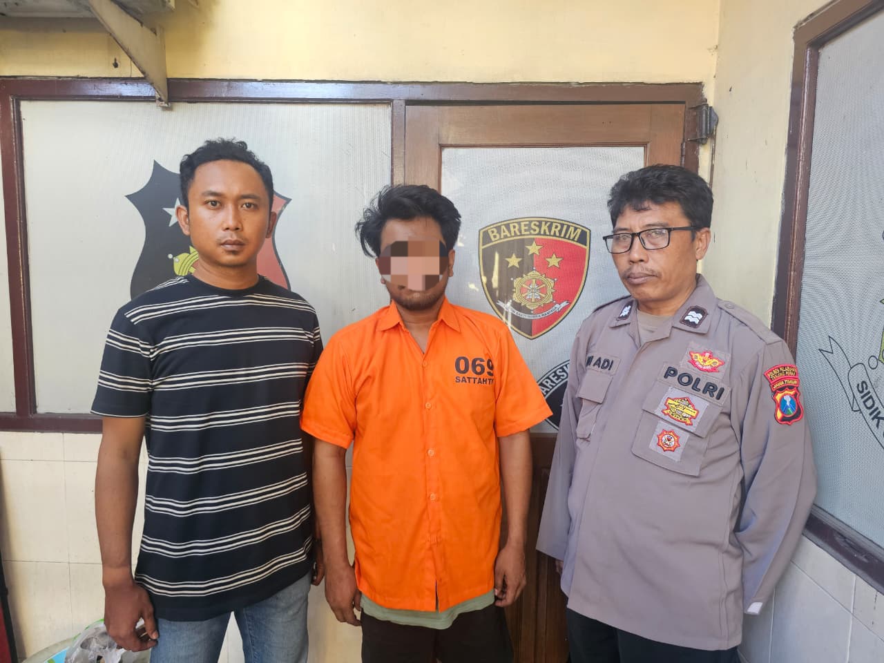 DITANGKAP: Tersangka NTS sempat menjadi DPO usai membobol gudang ekspedisi di Jalan Sidotopo Lor, Surabaya. Sebelumnya polisi menangkap temannya RW. (IST/RADAR SURABAYA)
