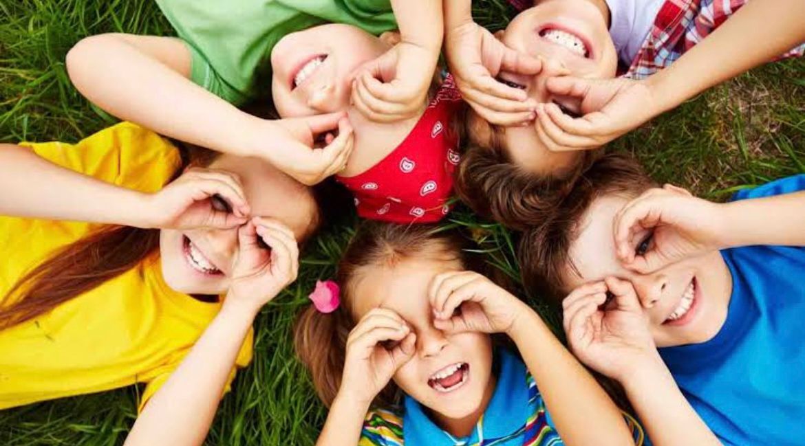 Anak sehat dan ceria siap kembali ke sekolah dengan tubuh bugar dan daya tahan kuat.