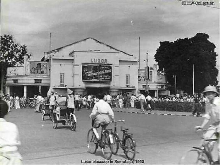 NGETREN: Bioskop Jaya di Jalan Pahlawan Surabaya, dulu namanya Luxor.